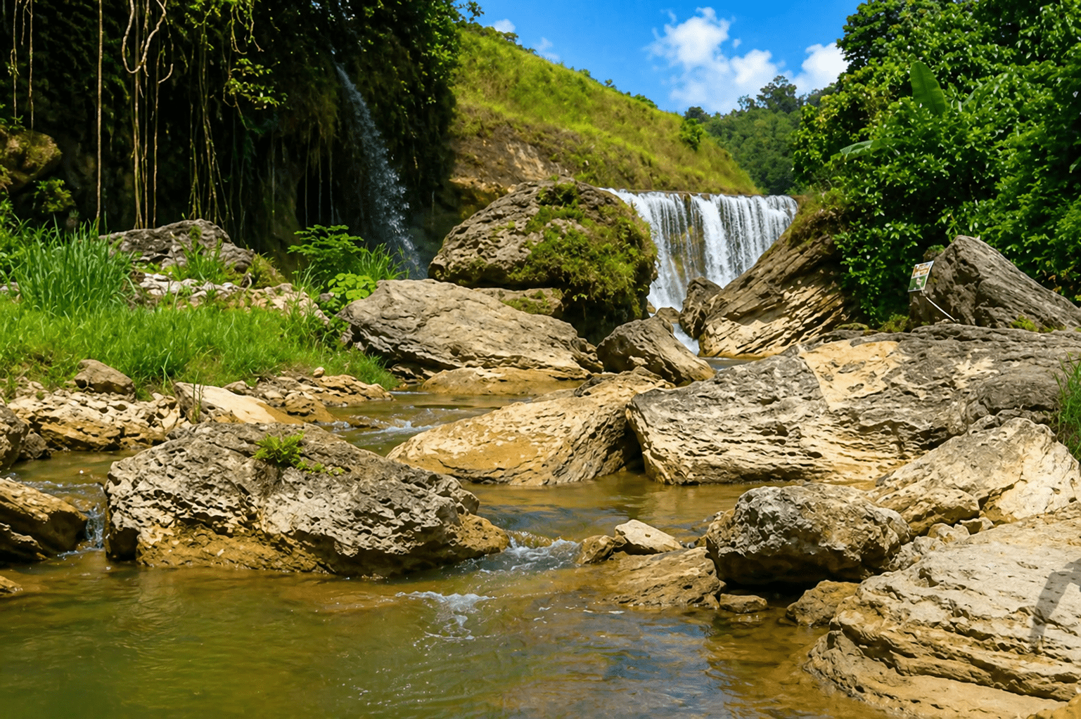 Air Terjun Kedung Maor : Litte Niagara Dan JeJak Dasar Samudra Purba